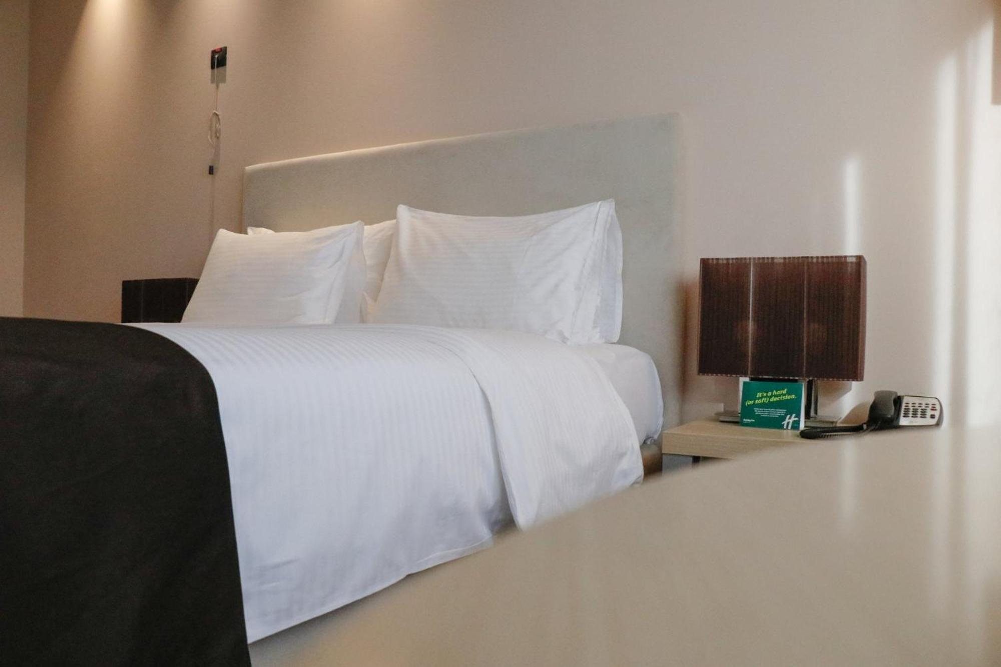 Holiday Inn Belgrade, An Ihg Hotel Екстериор снимка