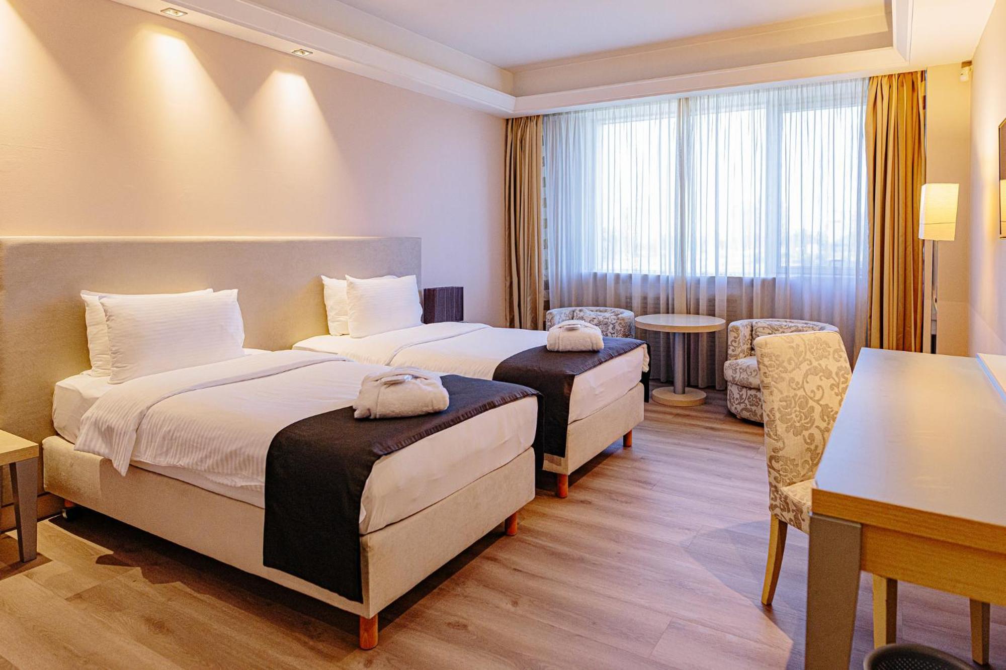 Holiday Inn Belgrade, An Ihg Hotel Екстериор снимка