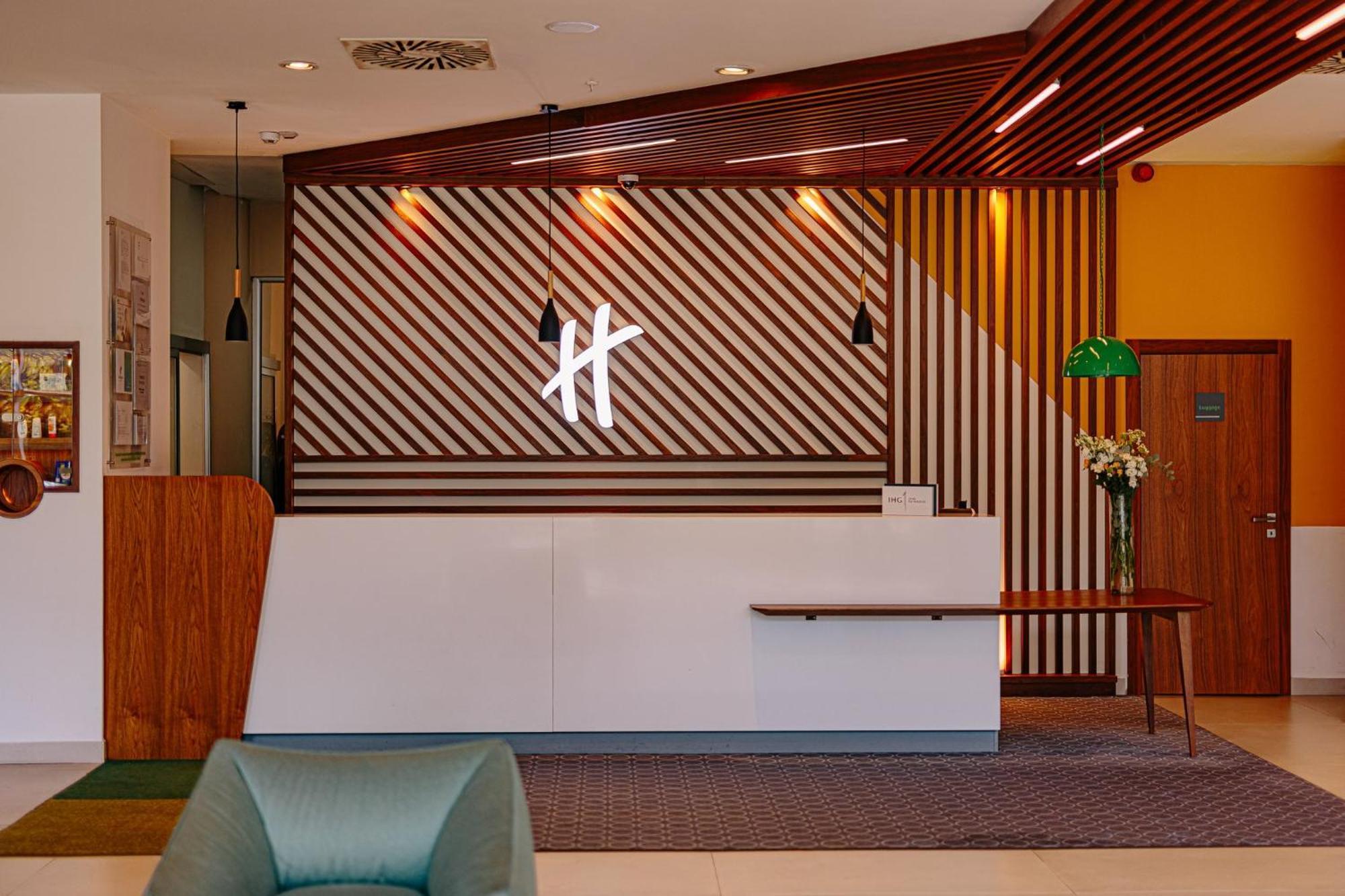 Holiday Inn Belgrade, An Ihg Hotel Екстериор снимка