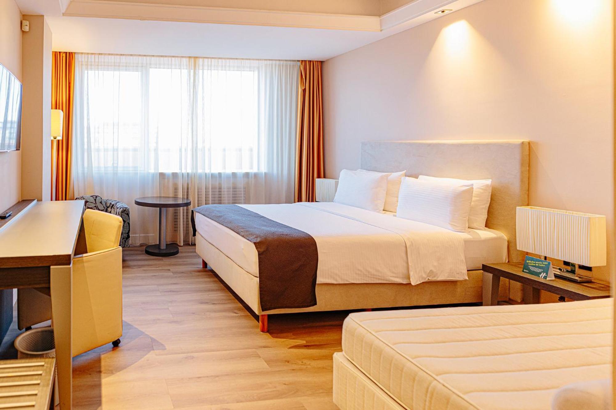 Holiday Inn Belgrade, An Ihg Hotel Екстериор снимка